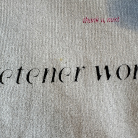 Ariana Grande Sweetener World Tour 2019 Pullover Sweater - Picture 6 of 7